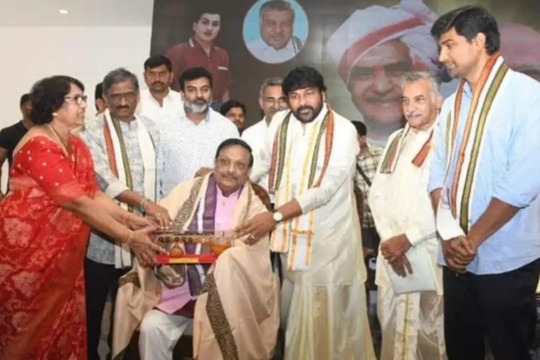 Chiranjeevi Biography: చిరంజీవి జీవిత చరిత్రను రాయునున్న ప్రముఖ రచయిత యండమూరి