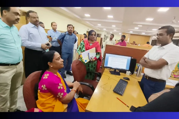 Surprise Inspection at TSPCB: తెలంగాణ PCB కార్యాలయంలో కొండా సురేఖ ఆకస్మిక తనిఖీ..