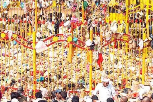 Devotees flocked to Medaram jatara: ప్రపంచం లోనే అతి పెద్ద గిరిజన జాతర ...