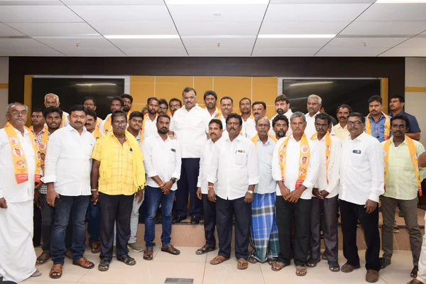 Migrations to TDP: రేపల్లె నియోజకవర్గంలో వైసీపి నుంచి టిడిపి లోకి పెరిగిన వలసలు..